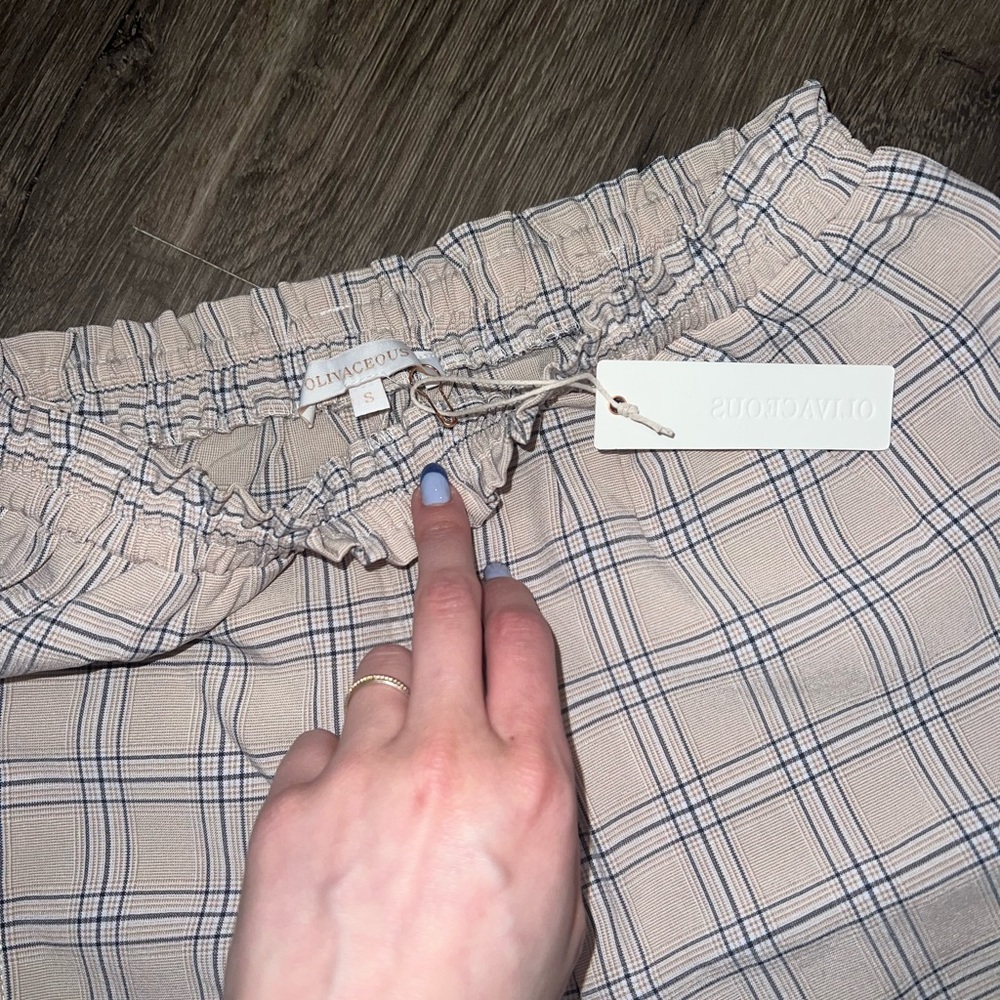 olivaceous NWT pull on shorts - Picture 4 of 5